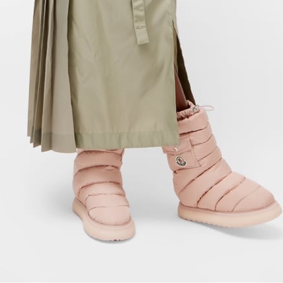 Moncler Gaia Down Snow Boots - Picture 1 of 2